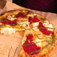 Photo taken at Blaze Pizza by Kuan-Chin W. on 10/1/2018