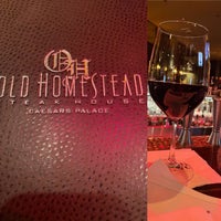 Foto diambil di Old Homestead Steakhouse oleh Leonardo T. pada 11/15/2021