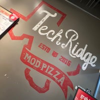 Foto tomada en MOD Pizza  por Sa L S. el 3/24/2023
