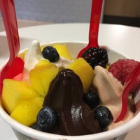 Photo taken at Red Mango by Sophia S. on 11/4/2018