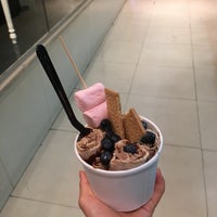 Photo taken at Minus10 Ice Cream by Sophia S. on 9/5/2018