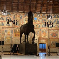 Foto diambil di Palazzo della Ragione oleh Lara C. pada 9/16/2021