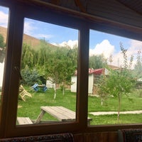 Foto tirada no(a) Dumlu Baba Alabalık Tesisi por Nuriye D. em 8/24/2019