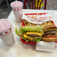 Photo taken at In-N-Out Burger by DadiP on 1/8/2023