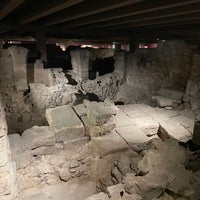 Photo taken at Crypte Archéologique du Parvis Notre-Dame by Jing L. on 5/30/2023
