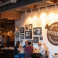 รูปภาพถ่ายที่ Rappahannock Oyster Bar โดย Rappahannock Oyster Bar เมื่อ 9/5/2018