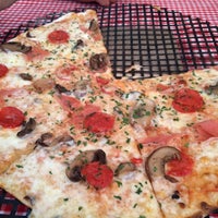 Photo taken at Pizza ilimitada by Jonathan Corey S. on 6/16/2015