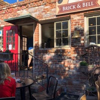 Foto tomada en Brick &amp;amp; Bell Cafe - La Jolla  por Heather S. el 2/18/2019
