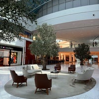 5/22/2024 tarihinde Liz B.ziyaretçi tarafından Marina Mall'de çekilen fotoğraf