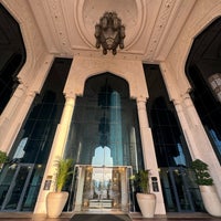 Foto diambil di Waldorf Astoria Ras Al Khaimah oleh Liz B. pada 3/16/2024