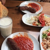 Photo taken at kol köfte tarihi Sofram Restaurant ( Fethi Baba&amp;#39;nın Yeri) by Bahar O. on 6/18/2019