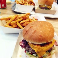 Foto tirada no(a) Maison Burger por Paris Burger O. em 1/22/2014