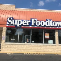 Foto tirada no(a) Super Foodtown por Tom B. em 7/25/2020