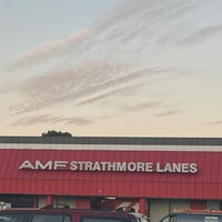 Foto diambil di AMF Strathmore Lanes oleh Tom B. pada 10/21/2021