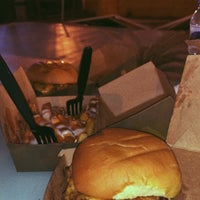 4/9/2022에 ♑️님이 Army Burger에서 찍은 사진
