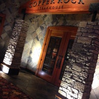 10/14/2013 tarihinde Copper Rock Steakhouseziyaretçi tarafından Copper Rock Steakhouse'de çekilen fotoğraf