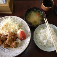 Photo taken at お食事とお酒 えびすや by DongSoo H. on 4/25/2013