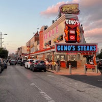 Photo taken at Geno&amp;#39;s Steaks by Aziz 🍪 on 8/26/2023