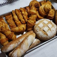 รูปภาพถ่ายที่ La Vie Panadería y Repostería โดย La Vie Panadería y Repostería เมื่อ 8/29/2018
