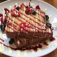 Photo taken at Wildberry Pancakes &amp;amp; Cafe by Cristóbal S. on 9/16/2016