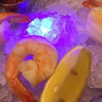 Снимок сделан в Fresh Catch Restaurant and Sushi Bar пользователем Krysten K. 3/12/2017
