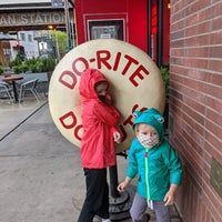 Photo taken at Do-Rite Donuts and Chicken by Elizabeth on 5/6/2021