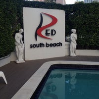รูปภาพถ่ายที่ RED South Beach Hotel โดย Jahjah R. เมื่อ 11/20/2016