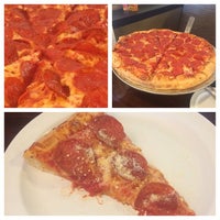 1/5/2015 tarihinde Joshua P.ziyaretçi tarafından Knollas Pizza'de çekilen fotoğraf