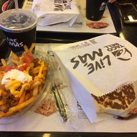 Photo taken at Taco Bell by Vitória S. on 7/30/2018