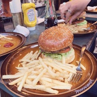 Photo taken at Whoopi Gold Burger by Mayu K. on 11/9/2022