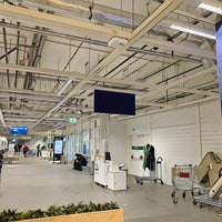 รูปภาพถ่ายที่ IKEA โดย Eduard M. เมื่อ 10/9/2021