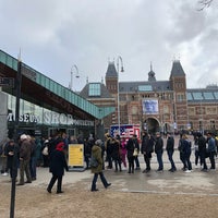 Photo taken at Museumshop Rijksmuseum en Van Gogh Museum by Evgeniy K. on 3/25/2019