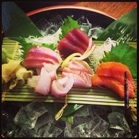 รูปภาพถ่ายที่ Yummy Sushi โดย john c. เมื่อ 12/7/2013