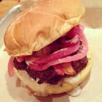 Foto scattata a City Burger da RaShonda (. il 9/20/2014