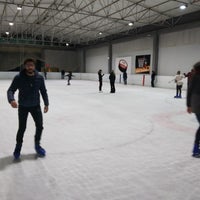 12/6/2018 tarihinde Serhat S.ziyaretçi tarafından Παγοδρόμιο Ice n&amp;#39; Skate'de çekilen fotoğraf
