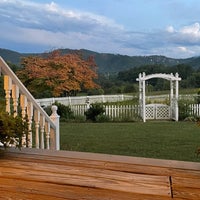 9/10/2023 tarihinde Ron 🦦ziyaretçi tarafından Blue Mountain Mist Country Inn and Cottages'de çekilen fotoğraf