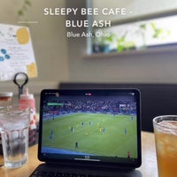 Photo taken at Sleepy Bee Cafe by Ron 🦦 on 8/12/2023