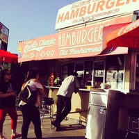 Foto tirada no(a) Jack&amp;#39;s Classic Hamburgers por Pedring L. em 4/19/2014