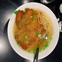 Photo taken at Din Tai Fung 鼎泰豐 by Babs . on 7/23/2022