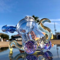 Photo taken at Bomdiggidy Glass Gallery by Bomdiggidy Glass Gallery on 12/10/2018