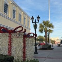 Снимок сделан в Tanger Outlets Charleston пользователем MF 12/12/2023