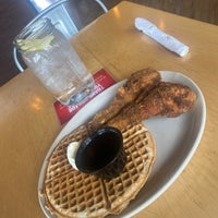 Photo taken at Lo Lo&amp;#39;s Chicken and Waffles by Veronika M. on 4/26/2022