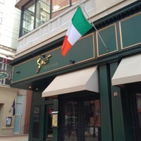 Das Foto wurde bei Siné Irish Pub &amp;amp; Restaurant von David ⚡. am 4/21/2013 aufgenommen