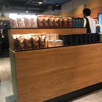 Photo prise au Starbucks AUK par Nour a. le9/23/2018