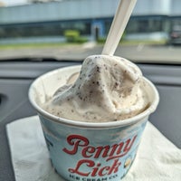 5/21/2023 tarihinde Jinniziyaretçi tarafından Penny Lick Ice Cream Company'de çekilen fotoğraf