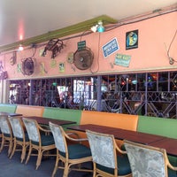 3/9/2014 tarihinde Mike L.ziyaretçi tarafından Butlers Old Key West Bar and Grill'de çekilen fotoğraf