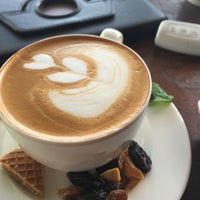 Foto tirada no(a) Caffeine Coffee por Black&amp;amp;Point PARFÜMERI S. em 2/28/2016