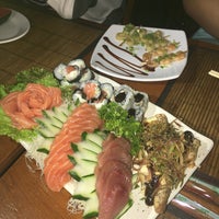 Photo taken at Akemi Sushi by Cássio S. on 11/3/2016