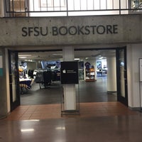 รูปภาพถ่ายที่ SFSU Bookstore โดย Eric C. เมื่อ 4/7/2017