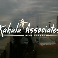 Foto tirada no(a) Kahala Associates Real Estate por John K. em 12/2/2012